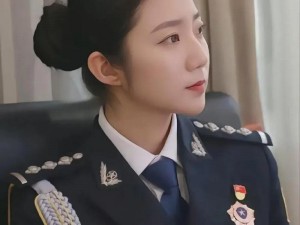 亚洲国产精品警花张津瑜高清视频：令人血脉贲张的制服诱惑